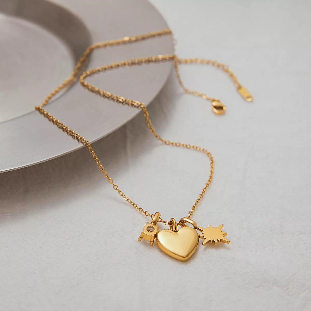 'Mom' Heart Necklace - Ivory Embers