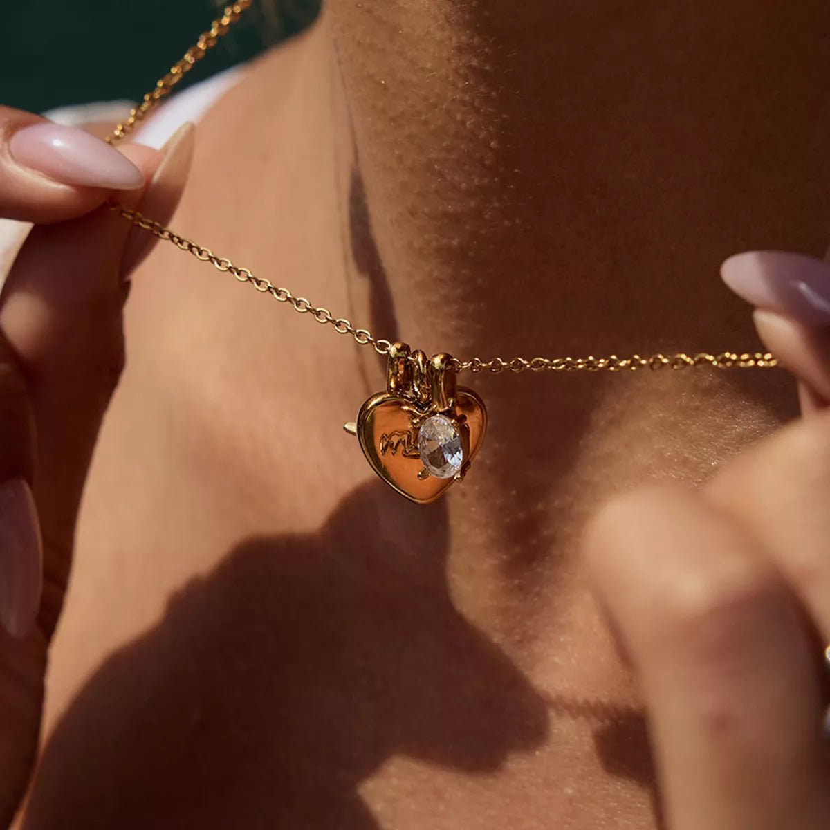 'Mom' Heart Necklace - Ivory Embers