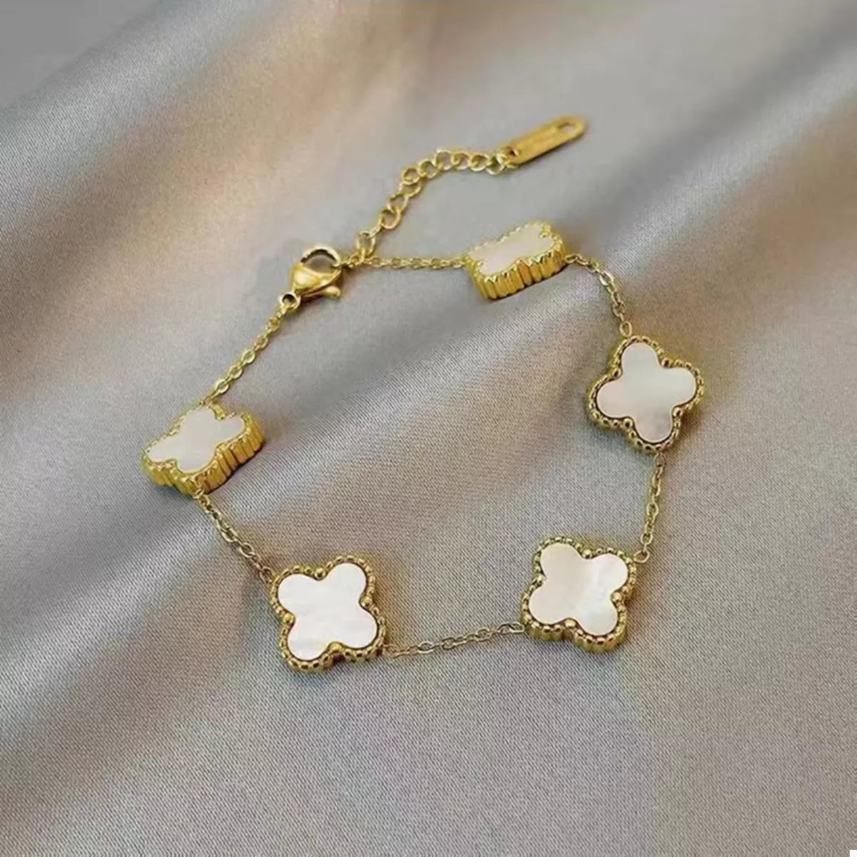 Clover Charm - Ivory Embers