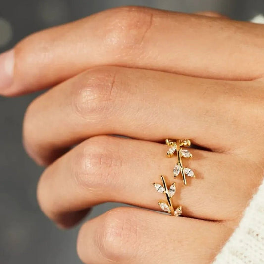 Verdant Whisper Ring - Ivory Embers