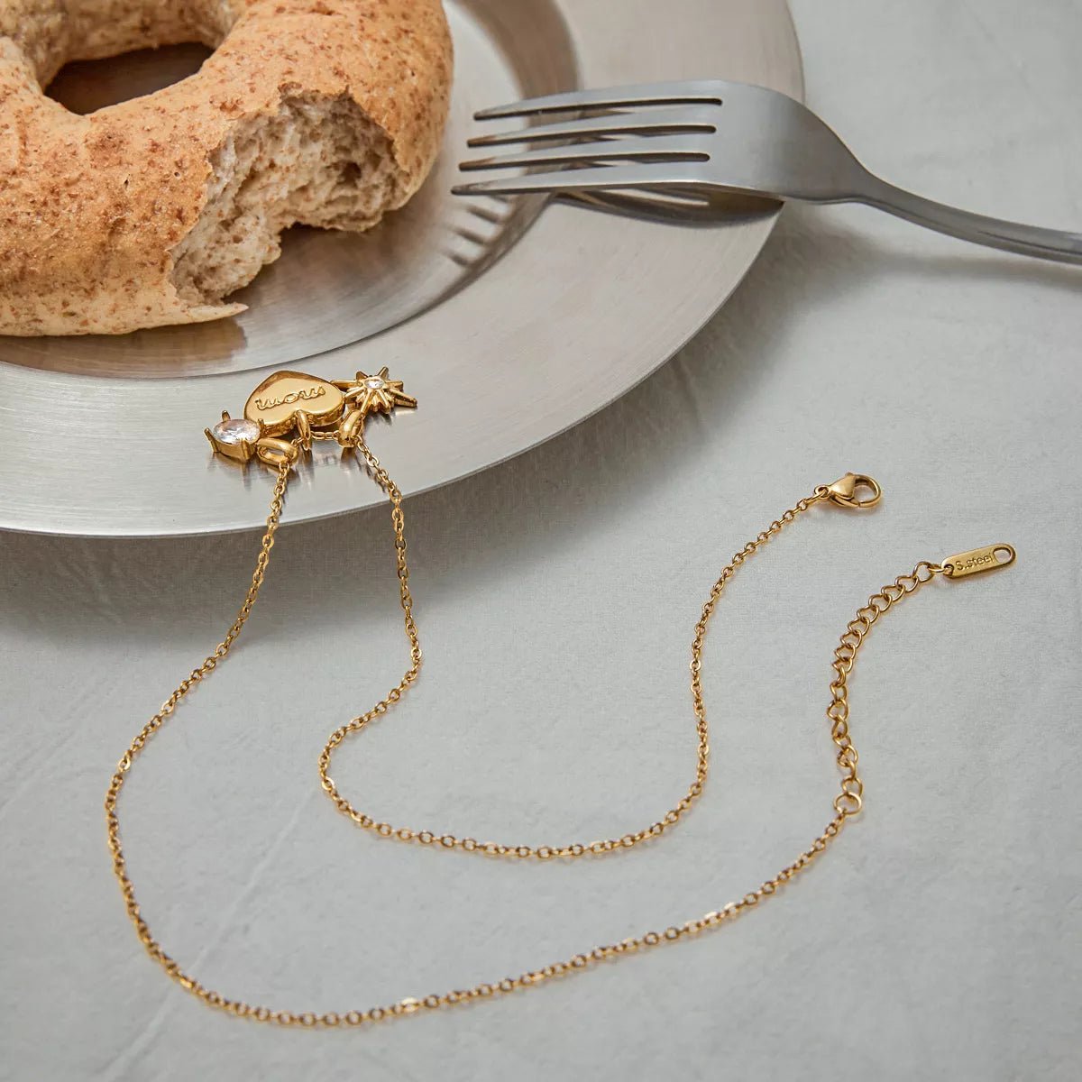 'Mom' Heart Necklace - Ivory Embers