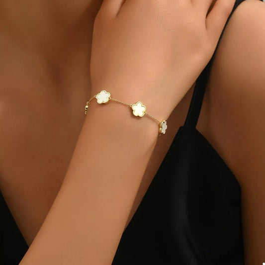 Clover Charm - Ivory Embers